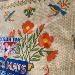 Valcour pak disposable placemats